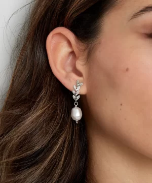 Leaves and faux pearl dangling earrings