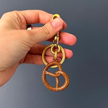 Pretzel bag charm keyring - Image 4